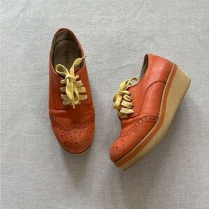 Teen Mix vintage orange sneakers.